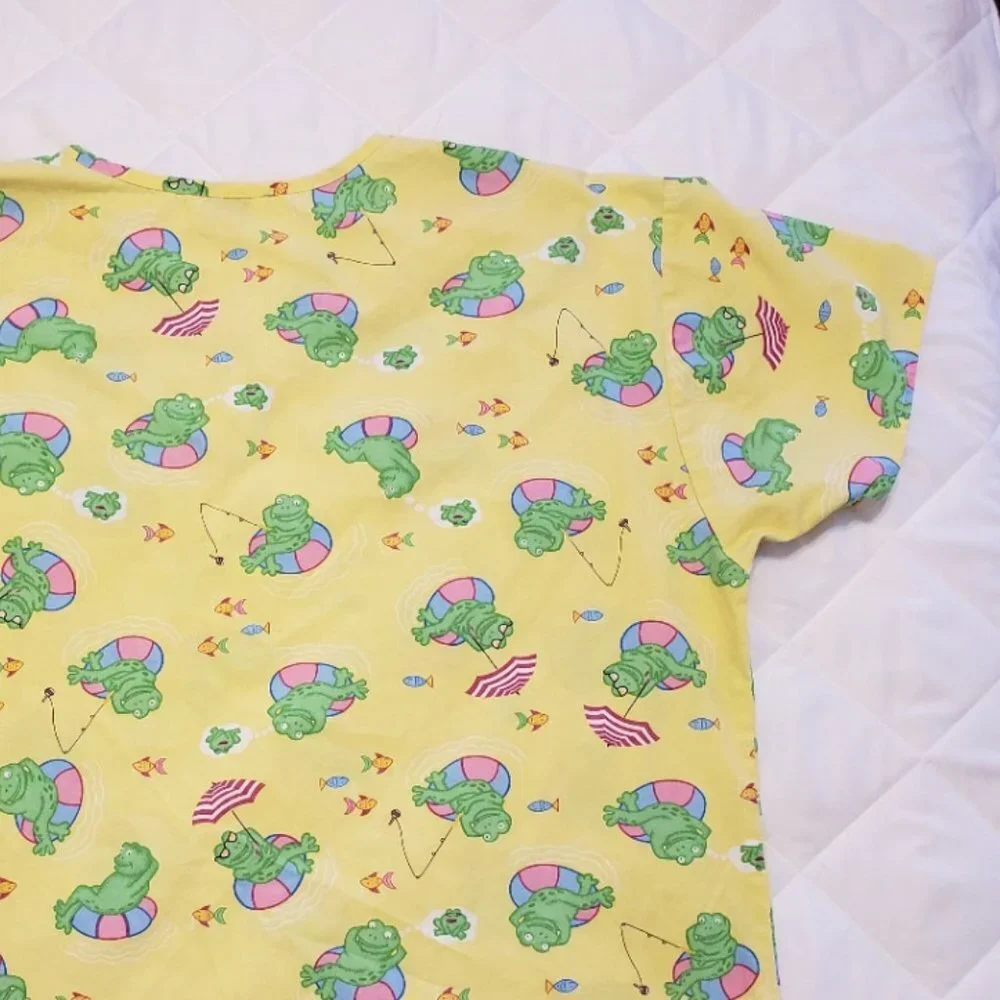 Jaylyn Frog Scrub Top - Picture 9 of 9